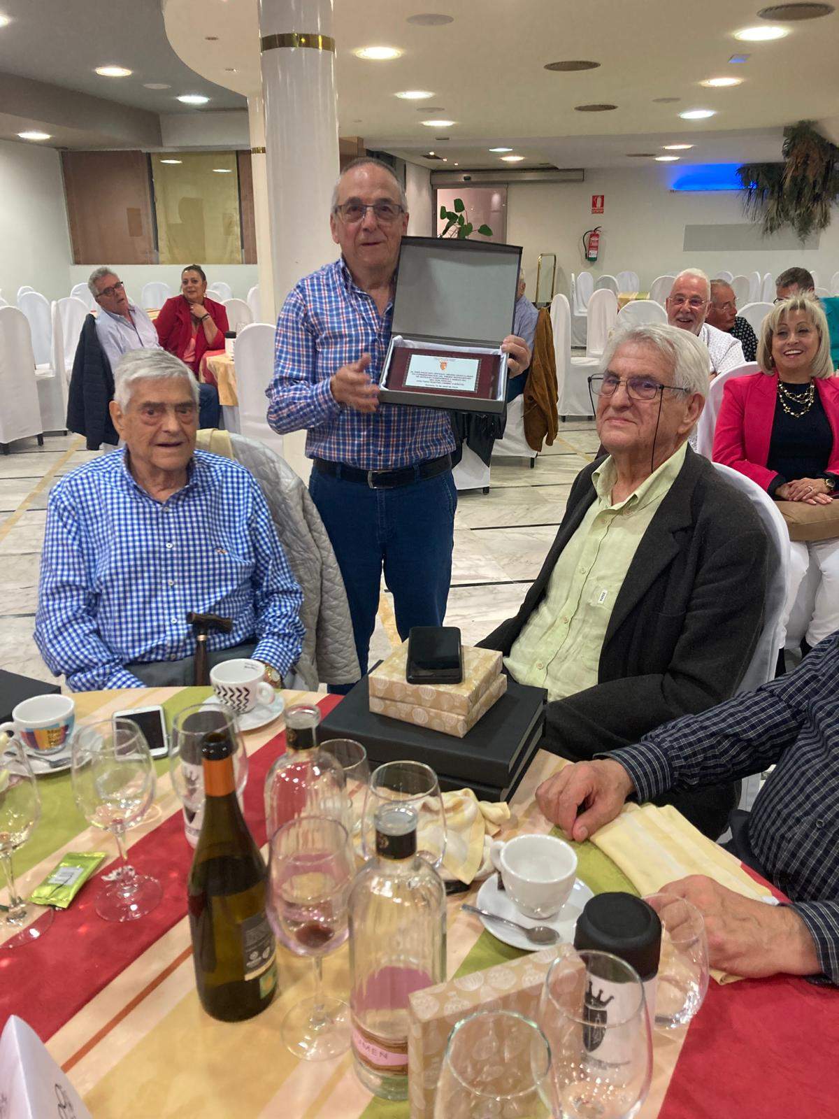 Reencuentro de antiguos compañeros del Rey Don Sancho y homenaje a la familia Rodríguez San León