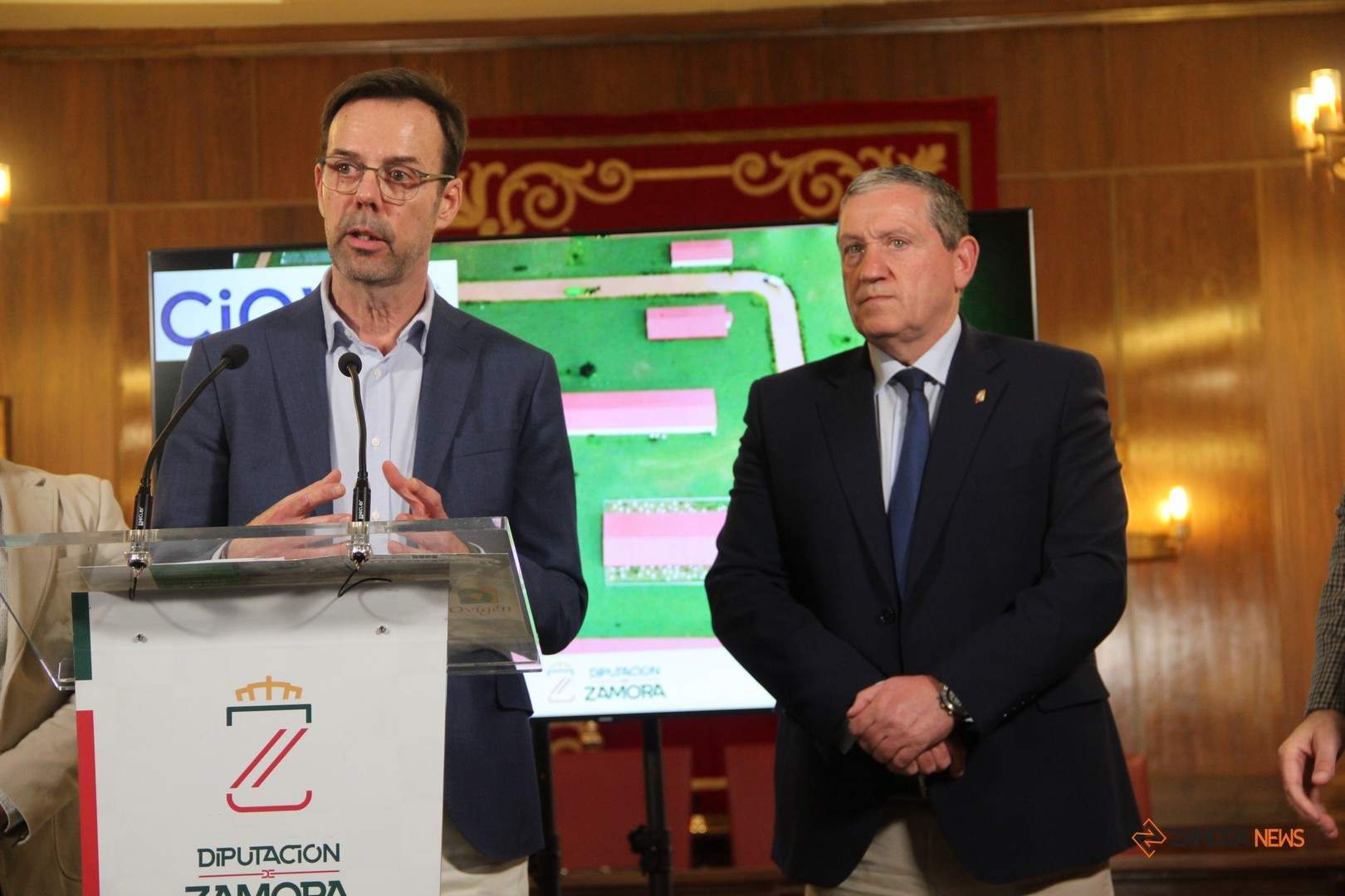El gerente del Centro de Selección y Mejora Genética de Ovino y Caprino de Castilla y León (OVIGEN), Fernando Freire Fernández tras la firma del convenio de colaboración para la construcción de un Centro de Innovación del Ovino_6