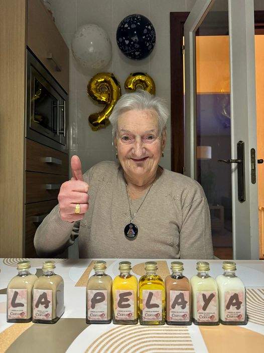 Teresa "La Pelaya" celebra su cumpleaños con los aguardientes y licores CervatO