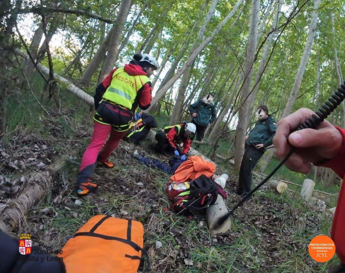 Rescate de un varón herido en una chopera en León. Fotografía: 112