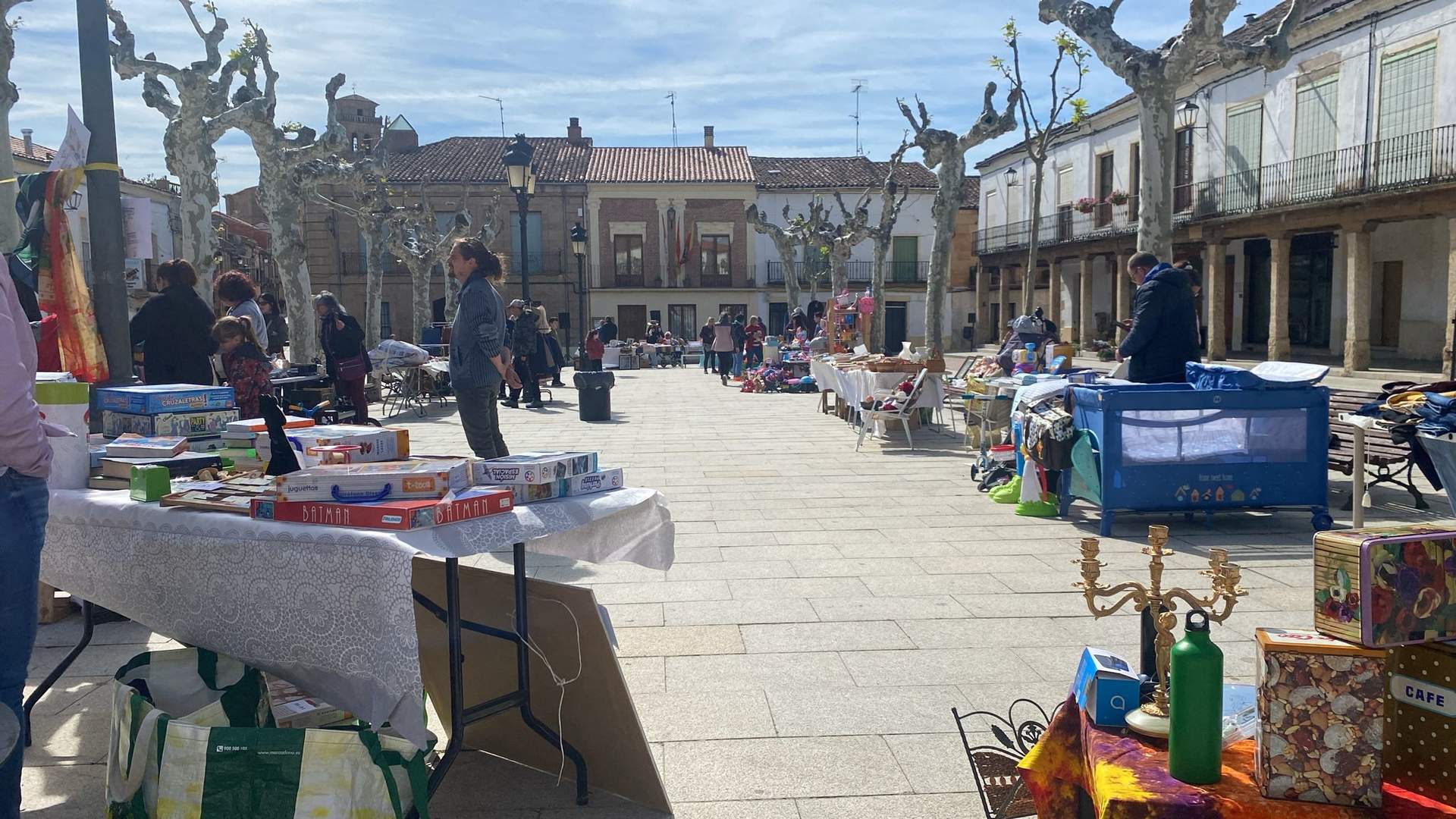 mercadillo segunda mano Fuentesaúco. IMAGEN CEDIDA