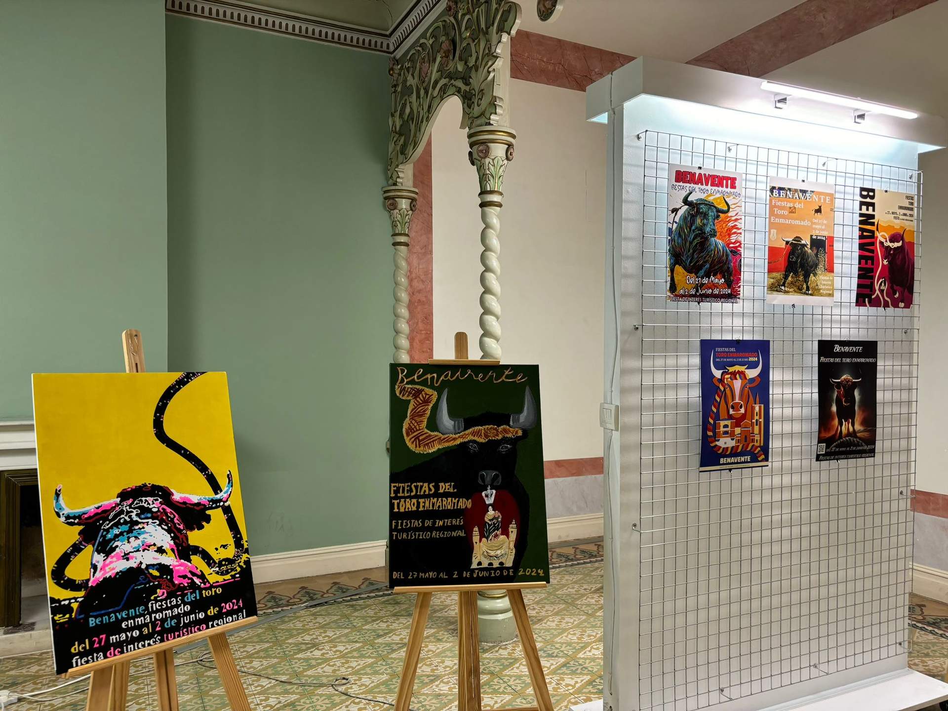Exposición de carteles del certamen del Toro Enmaromado. Fotografía: Ayuntamiento de Benavente