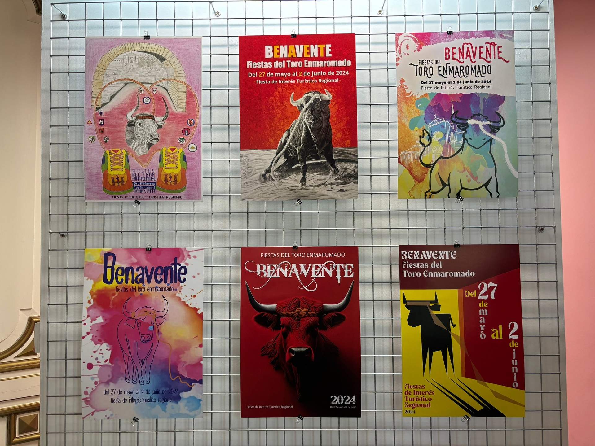 Exposición de carteles del certamen del Toro Enmaromado. Fotografía: Ayuntamiento de Benavente