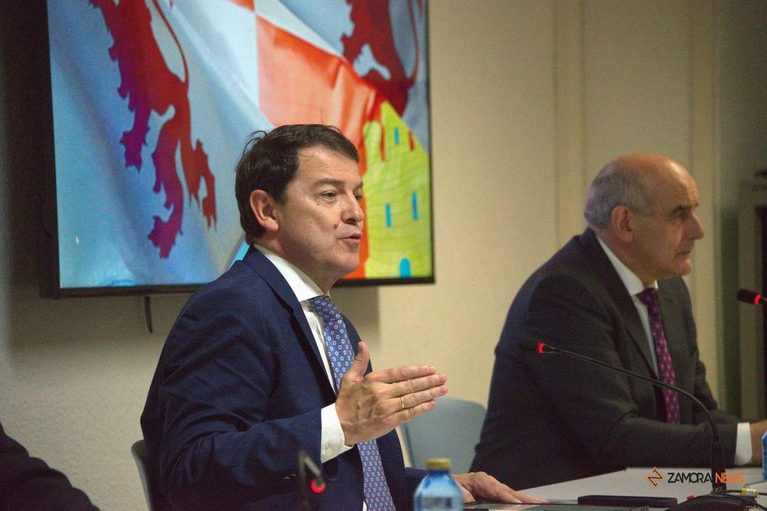 Mañueco en la inauguración del curso sobre los 40 años de autonomía de CyL_3