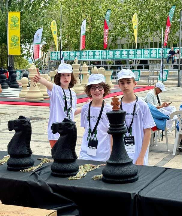 Equipo de la Medalla Milagrosa B en el torneo escolar de ajedrez. Fotografía: centro escolar
