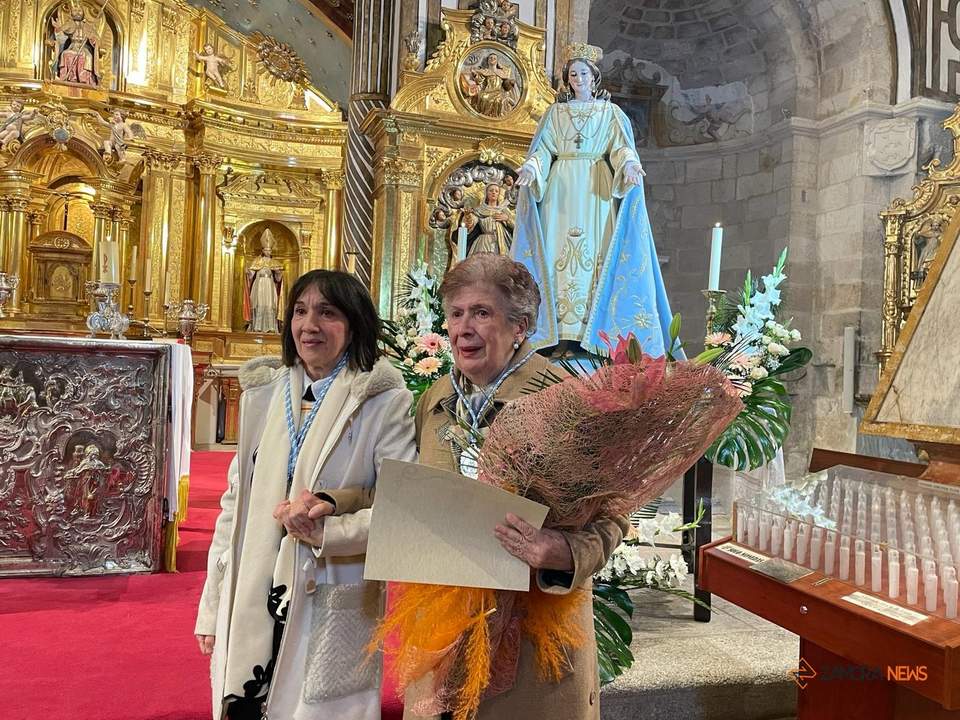 Imposición medallas hermanos Real Archicofradía de la Virgen del Amor Hermoso. Homenaje a Emiliana Cavero