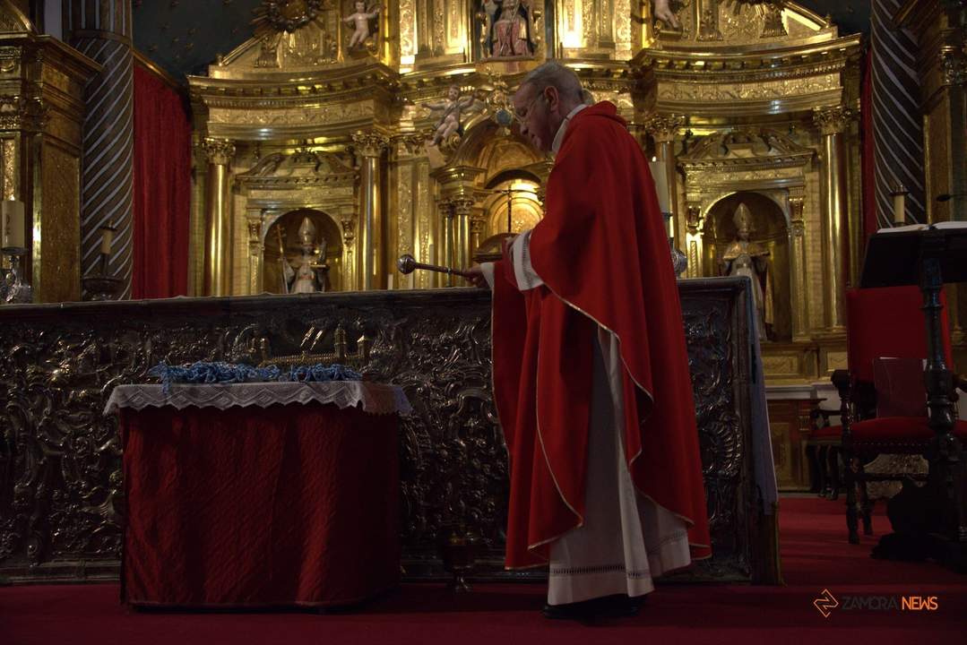 Imposición medallas hermanos Real Archicofradía de la Virgen del Amor Hermoso