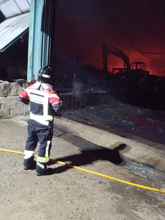 incendio nave Pedralba de la Padreria 2