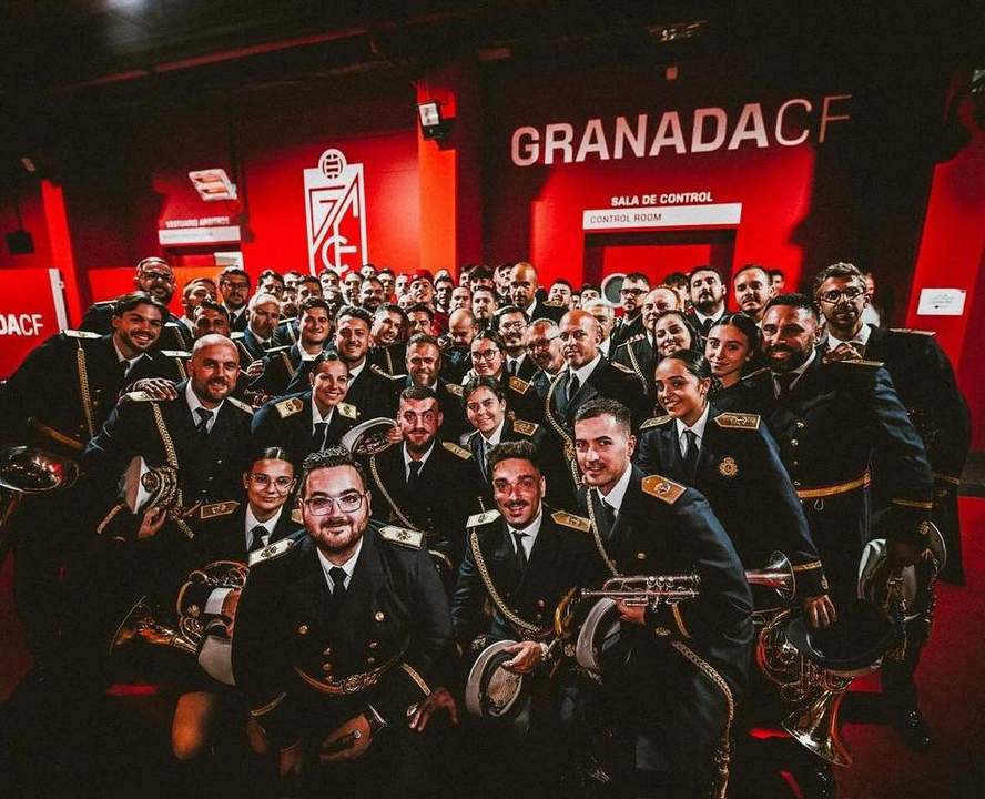 La Banda de cornetas y tambores del Santísimo Cristo de las Tres Caídas de Triana en el estado de Granada con motivo de la actuación de Saiko. Fotografía: CEDIDA