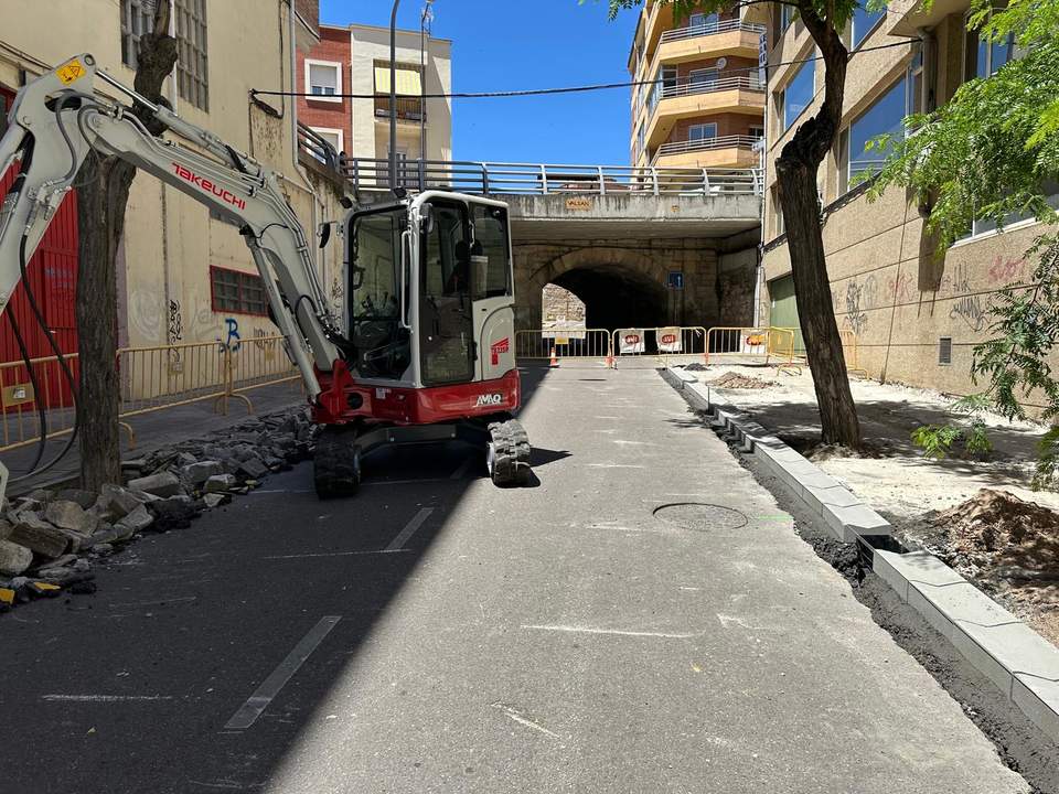 Último tramo de la Bajada de San Pablo cerrada al tráfico por obras