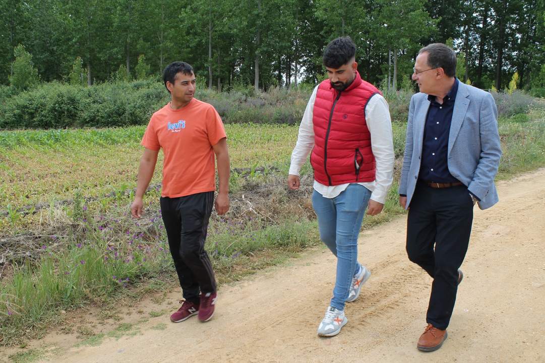 El subdelegado del Gobierno visita Burganes de Valverde