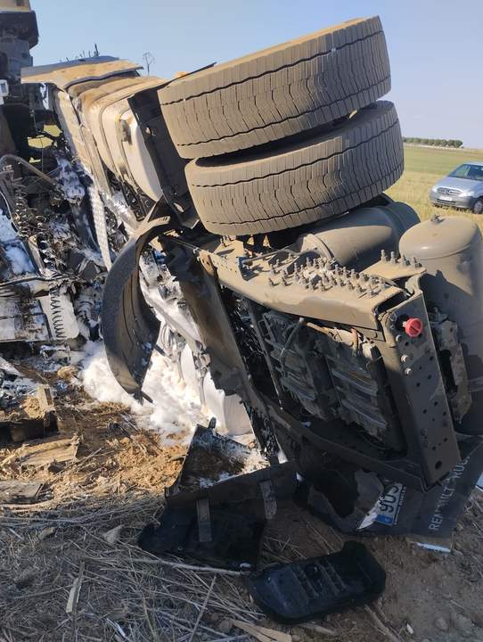camión volcado en la A6