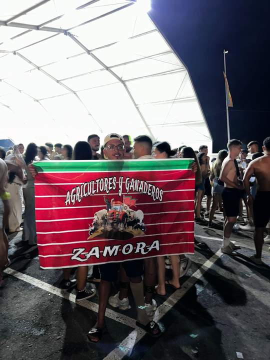 bandera agricultores y ganaderos arenal sound2