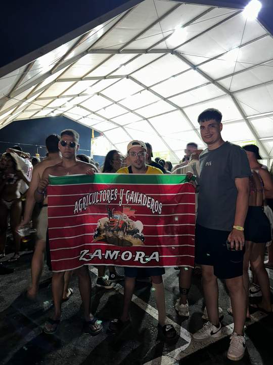 bandera agricultores y ganaderos arenal sound1