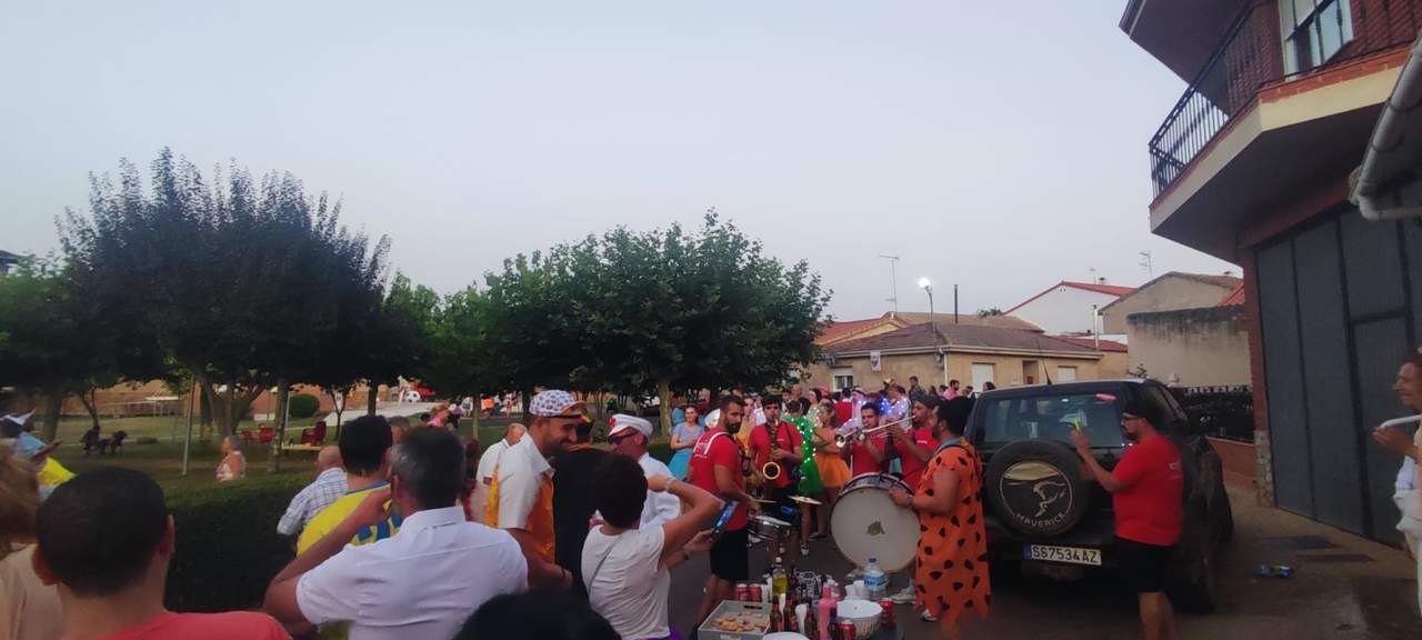 desfile de disfraces en Pozuelo de Vidriales (1)