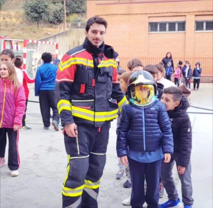 los alumnos de Camarzana de Tera se convierten en bomberos por un día (1)