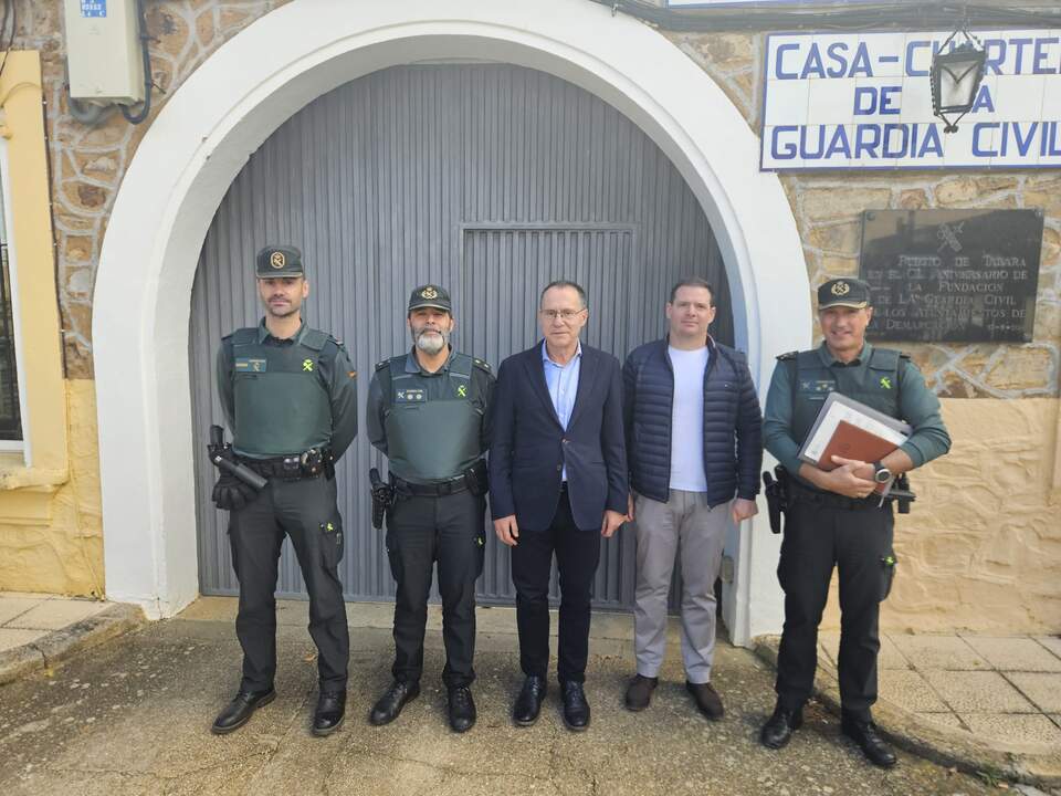 El subdelegado visita el cuartel de Tábara