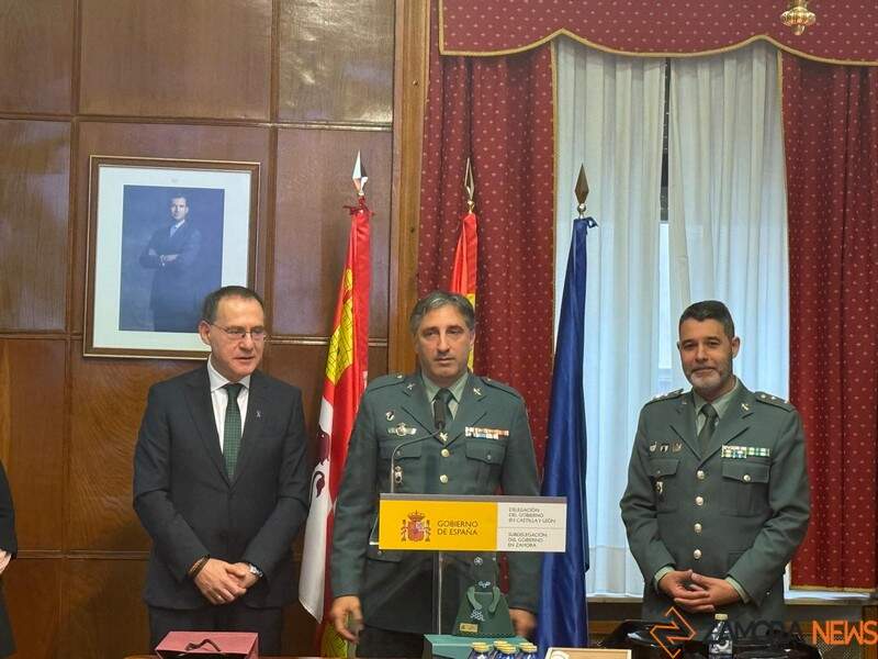 El guardia civil José Luis Otero recibe un reconocimiento a su labor en la Subdelegación del Gobierno en Zamora_9