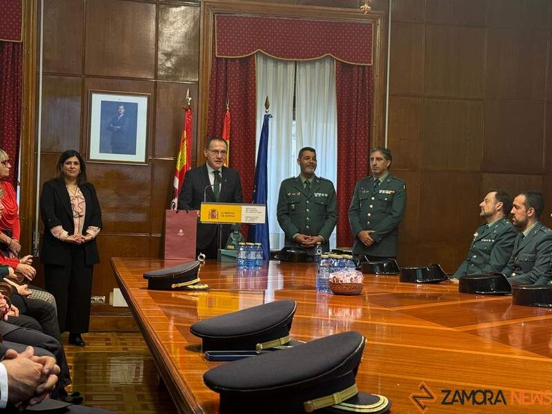 El guardia civil José Luis Otero recibe un reconocimiento a su labor en la Subdelegación del Gobierno en Zamora_2