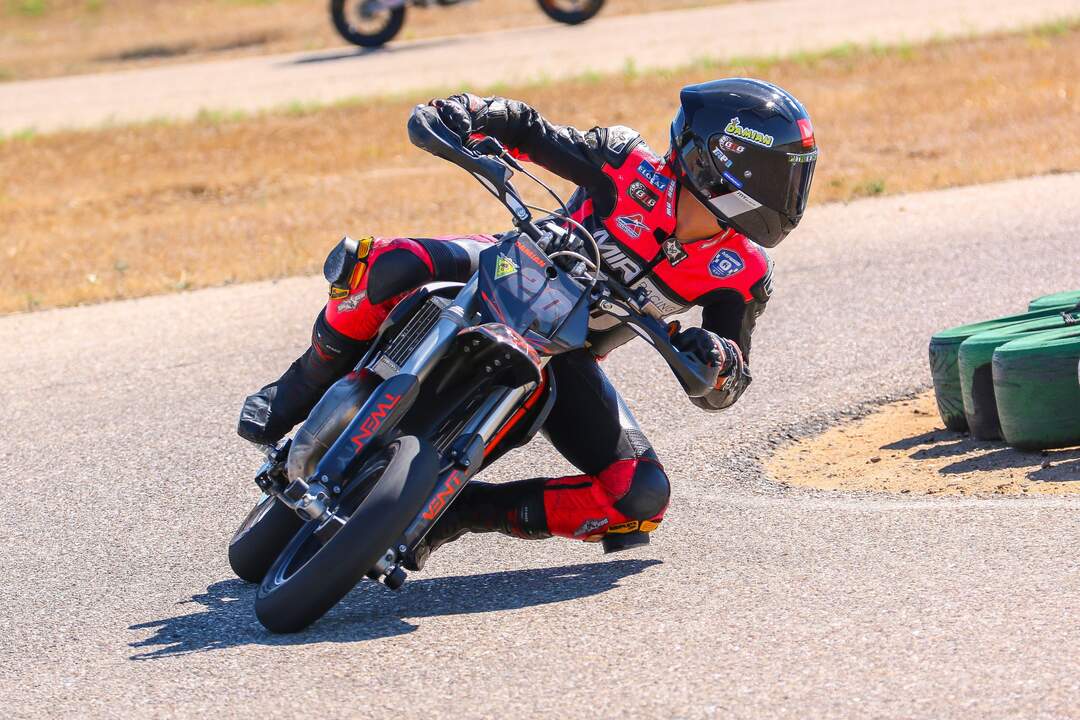 Motos