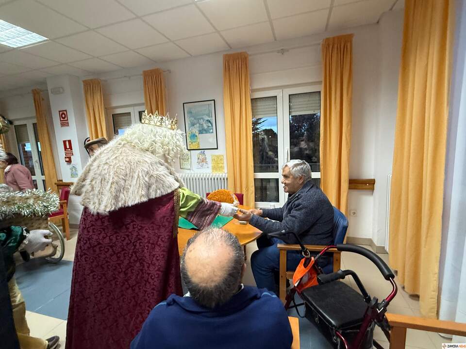 Los Reyes Magos en la Residencia de San Tirso de Santibáñez de Tera