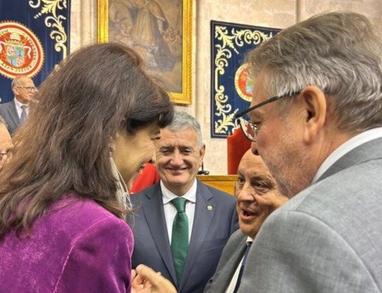 Isaac Macías reconocido con la Cruz de San Raimundo de Peñafort