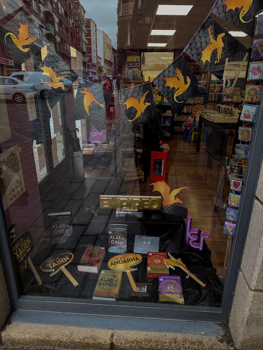 escaparate Librería Ler Zamora
