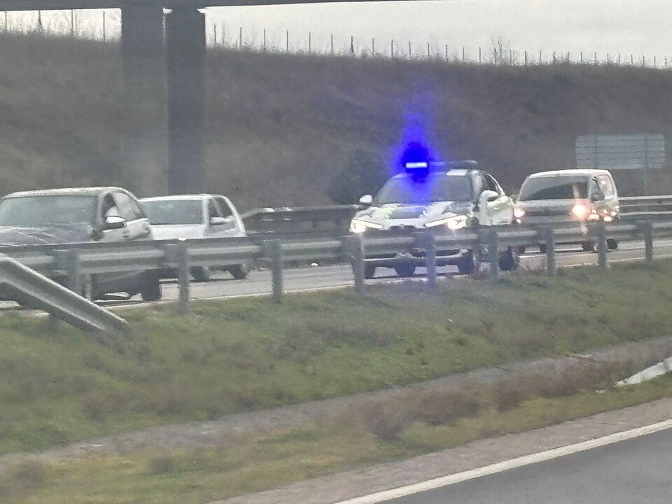 Accidente en la A-11 a la altura de Roales deja un vehículo siniestrado
