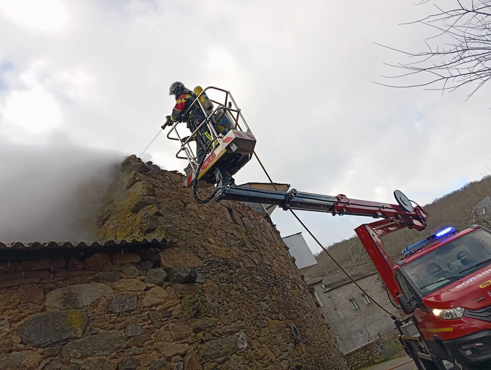 incendio en una casa de Galende