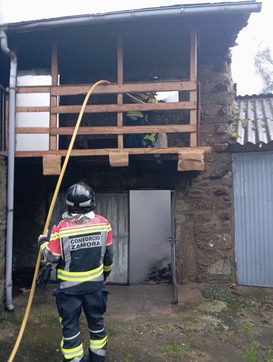 incendio en una casa de Galende (1)