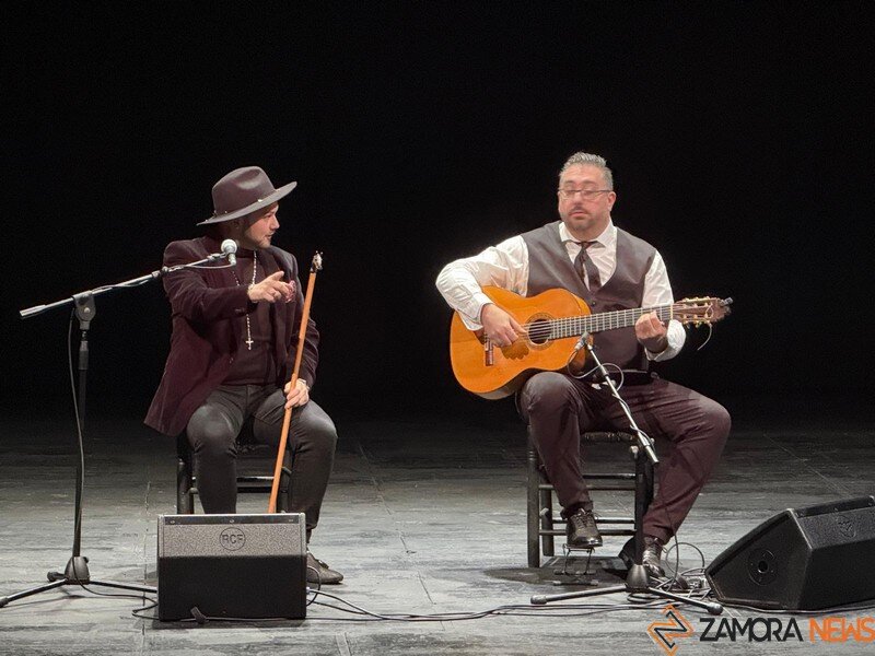 Perrete en el teatro Principal del Zamora _2