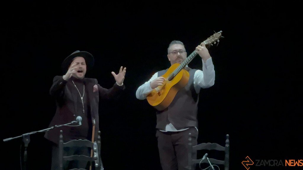 Perrete en el teatro Principal del Zamora