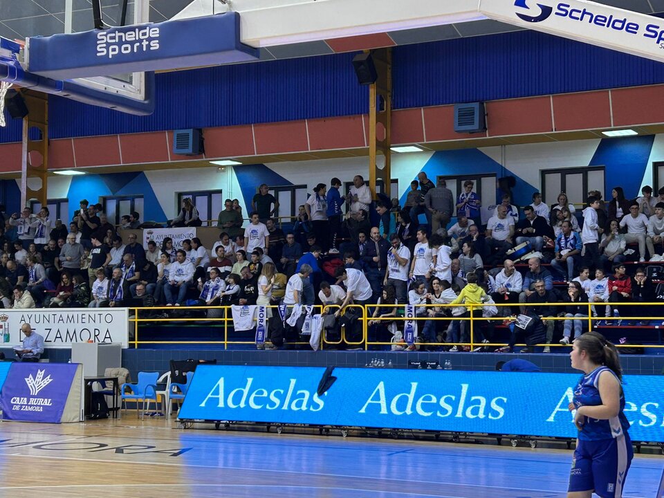 El CB Zamora y AFA Zamora llenan el Ángel Nieto de ruido contra el Alzheimer