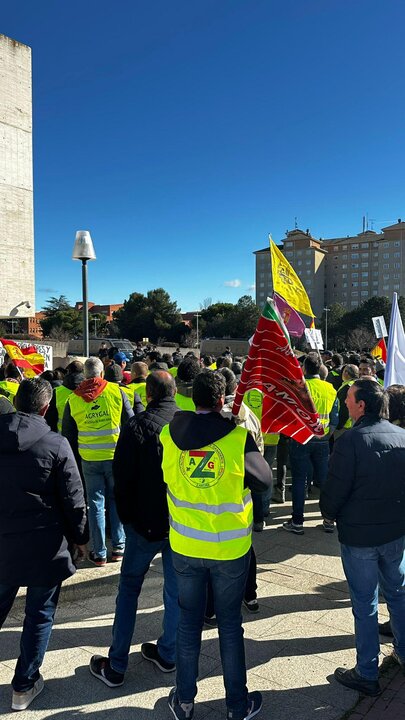 agricultores de Zamora en la manifestación de Valladolid. IMAGEN CEDIDA (2)