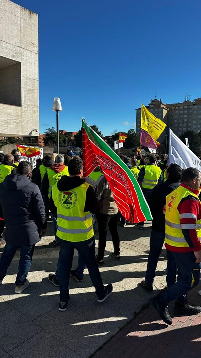 agricultores de Zamora en la manifestación de Valladolid. IMAGEN CEDIDA (1)