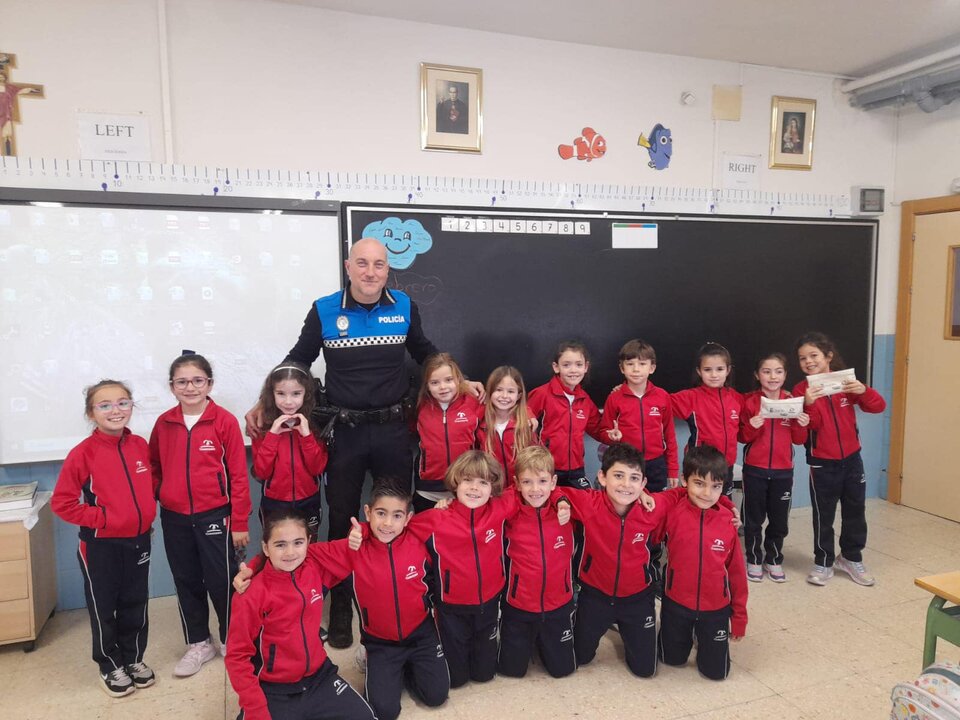 colegio corazón de María recibe la visita de la Policía (1)