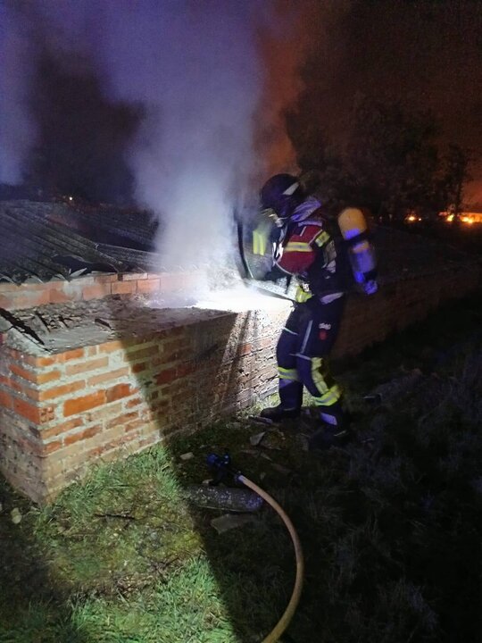 incendio declarado en una bodega y un garaje (1)