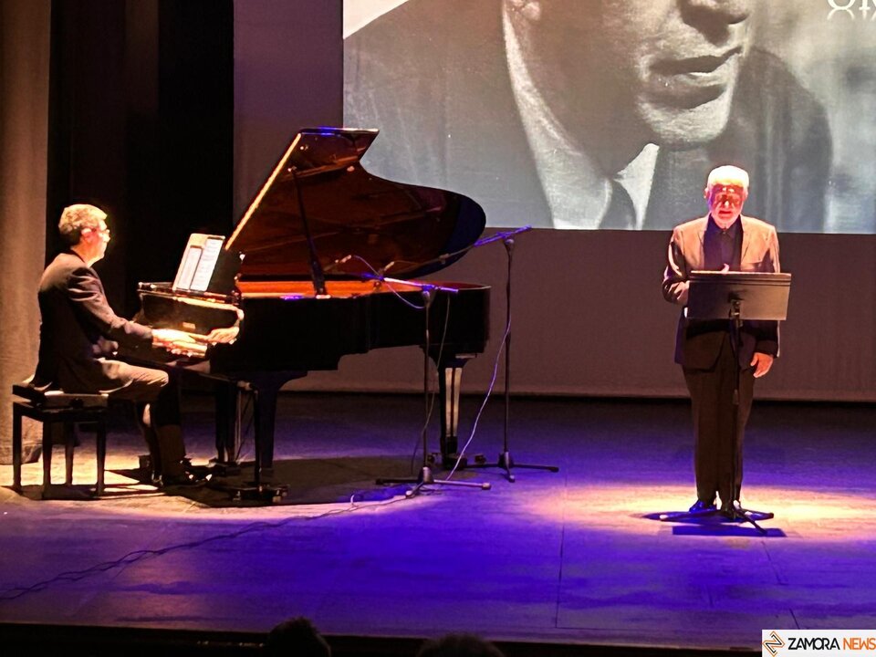 Juan Echanove y Luis Santana emocionan en el Teatro Principal con un recital en honor a la Generación del 27