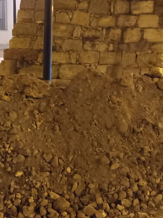 Restos de la Muralla Primigenia de Zamora interrumpen obras en la Avenida del Mengüe