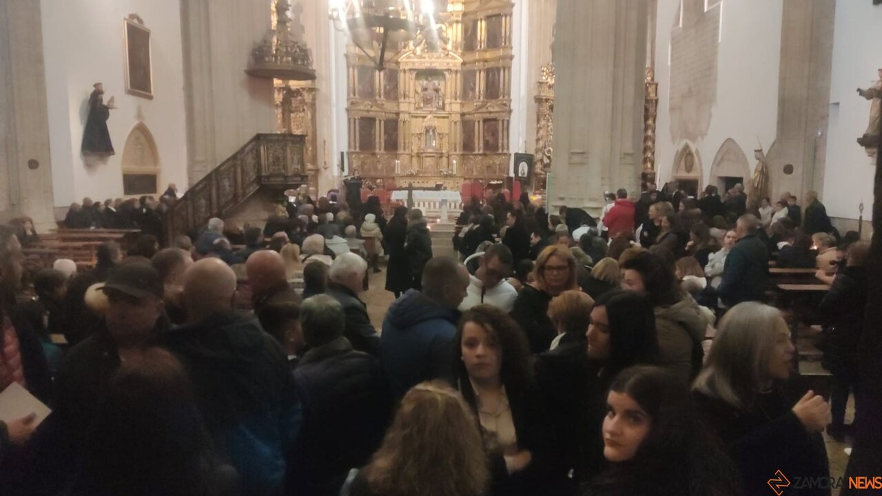 Suspensión en Toro: En la iglesia se cantará el himno y se llevará a la Virgen a la puerta y posteriormente se enfrentará al altar para entonar la Salve