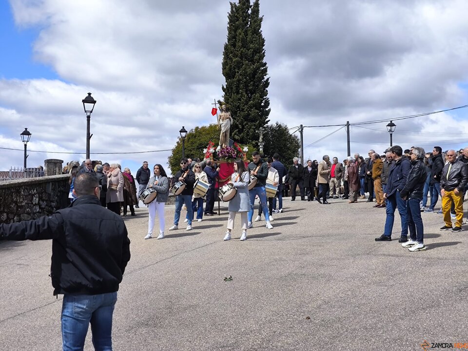 Mombuey celebra el Encuentro de la esperanza en un Domingo de Resurrección lleno de emoción