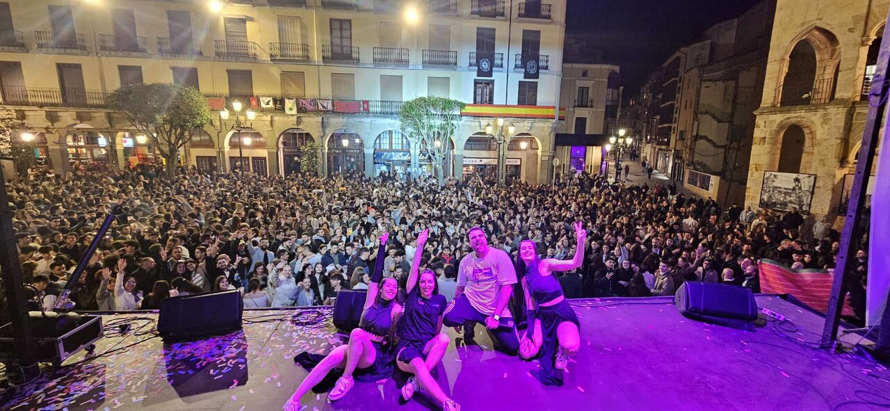 Domingo de Resurección en la Plaza Mayor de Zamora (5)