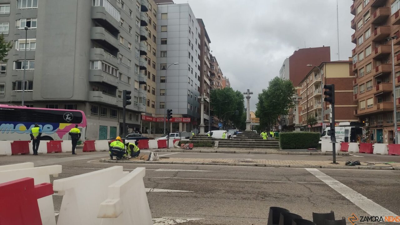 Traslado del crucero de Tres Cruces en Zamora