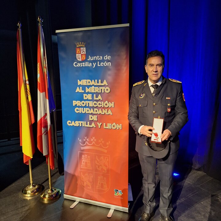 José Luis Borrego recoge la Medalla al Mérito de la Protección Ciudadana de Castilla y León