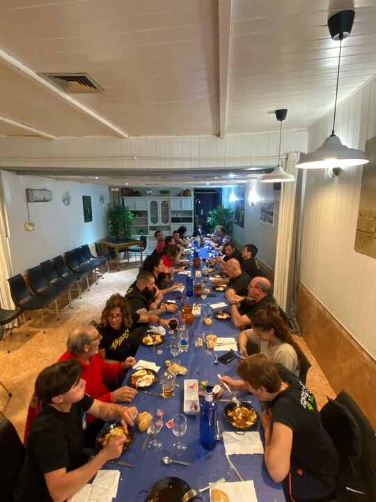 CENA EN CORRALES