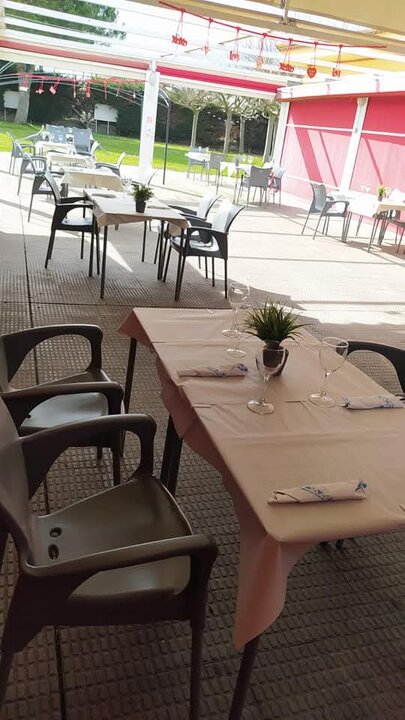 bar en la piscina de Morales del Vino