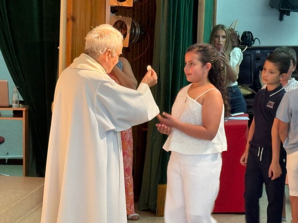 Los alumnos del Colegio Corazón de María toman su primera comunión - imagen de redes sociales