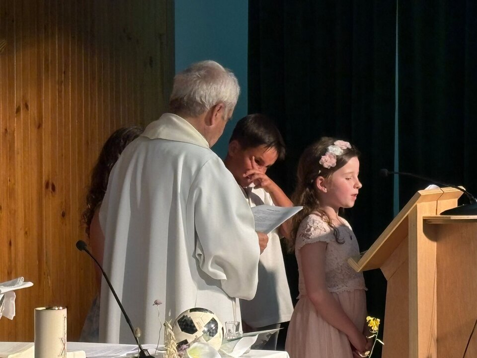 Los alumnos del Colegio Corazón de María toman su primera comunión - imagen de redes sociales