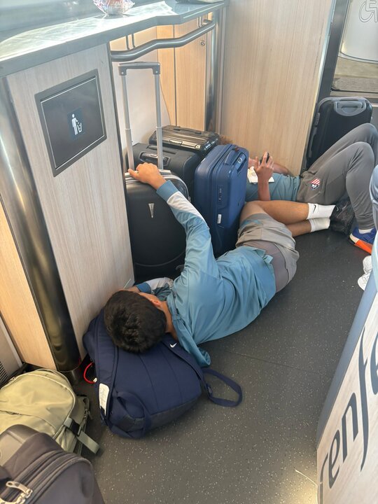 Pasajeros de Zamora en el tren Ourense-Madrid - imagen de redes sociales