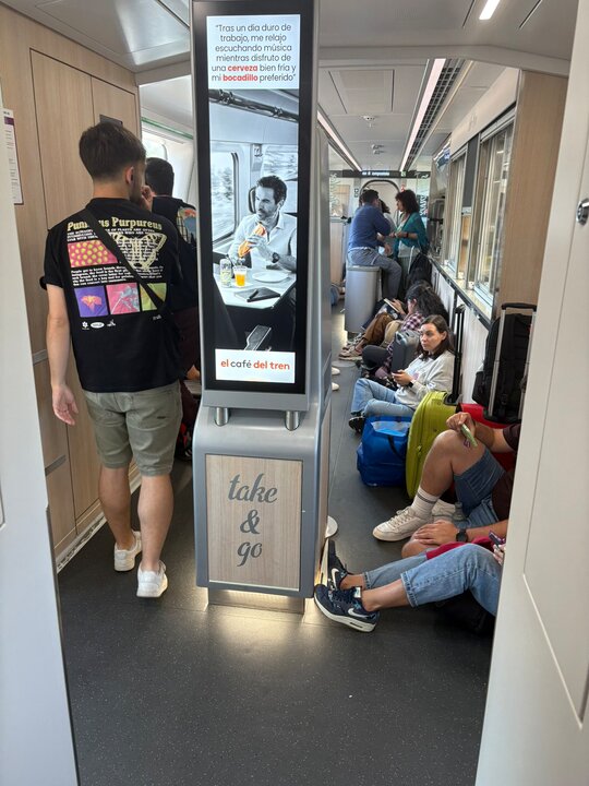 Pasajeros de Zamora en el tren Ourense-Madrid - imagen de redes sociales